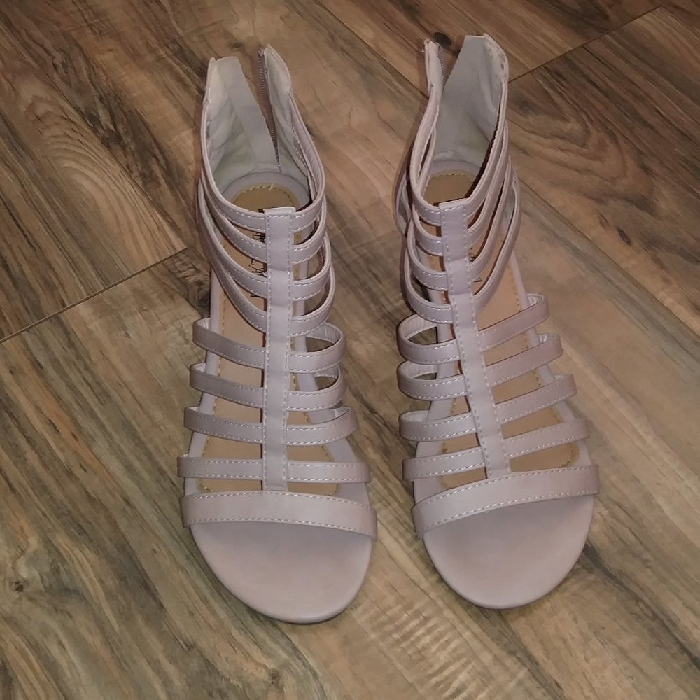 BELLADIA Strappy shoes Color Tan Size 7.5 - Picture 5 of 11